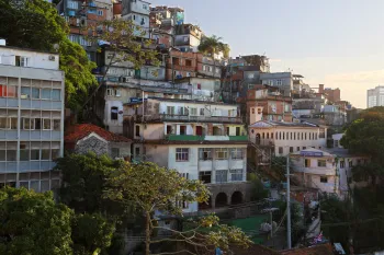 Pavão-Pavãozinho slum