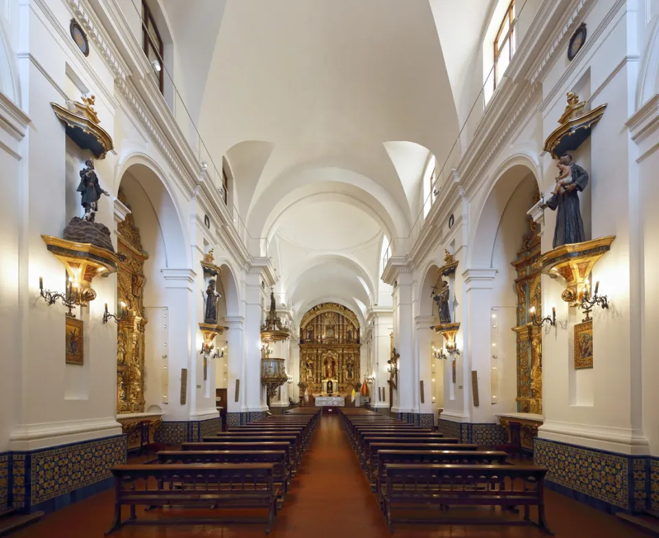 Basilica of Our Lady of the Pillar, nave