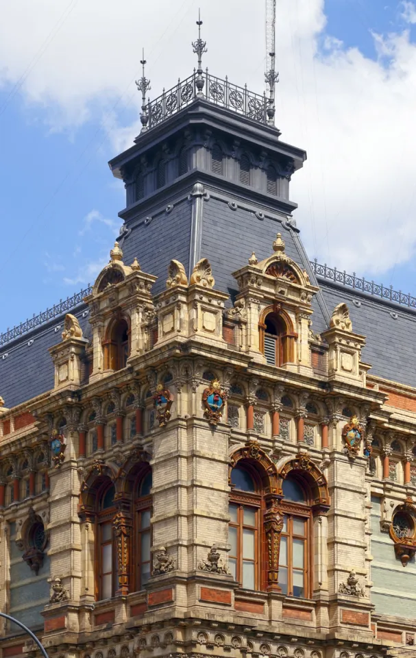 Palace of Running Waters, facade detail of the northwestern corner