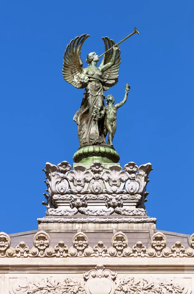 winged Victory statue of the northeastern corner structure