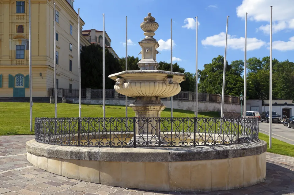 Emerikus Fountain, southeast elevation