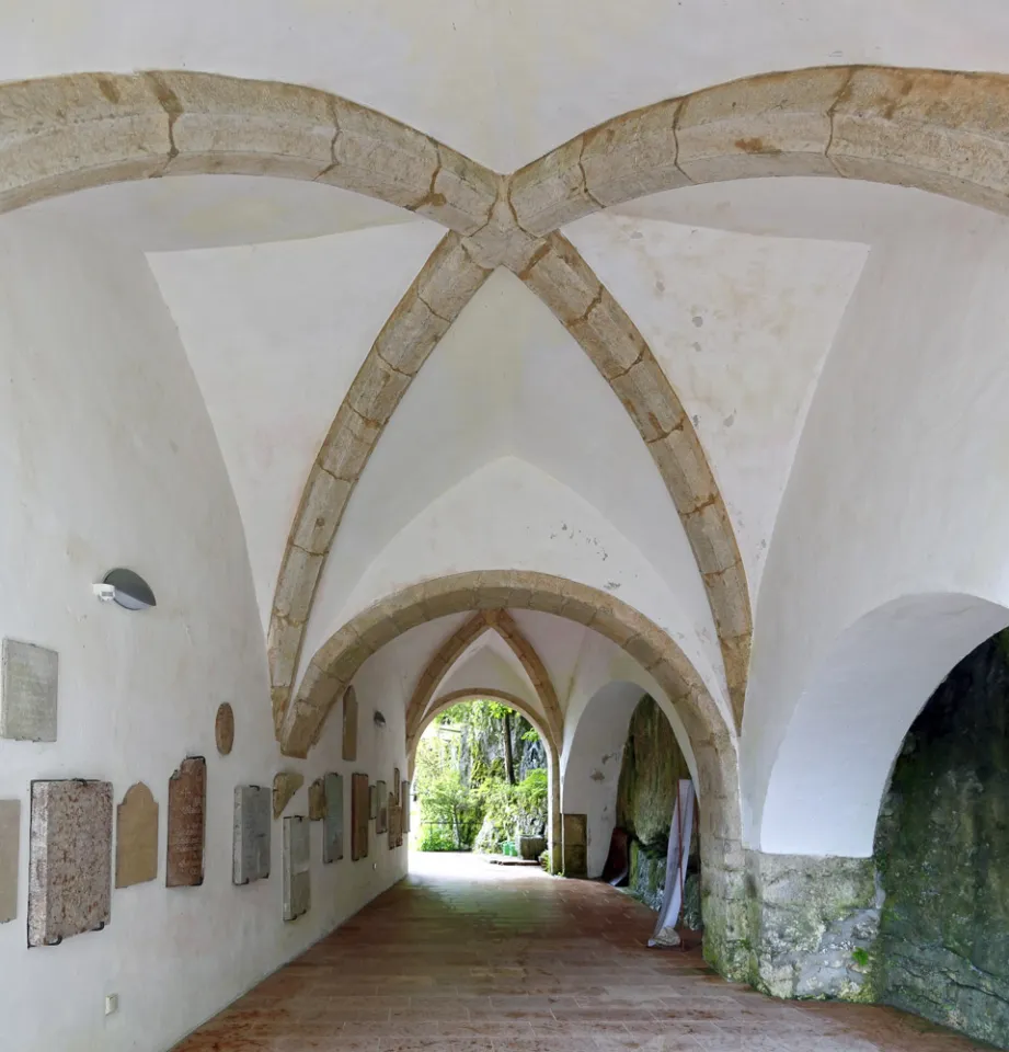 Parish Church of Mary at the Mountain, arcades