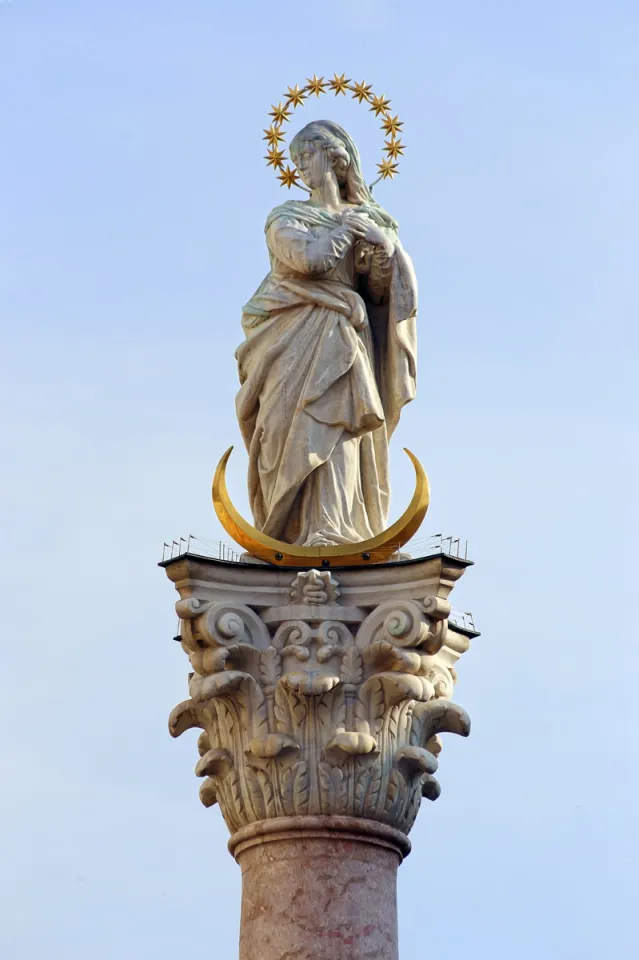 St. Anne's Column, statue