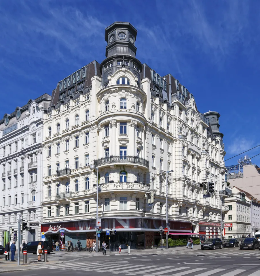 Apartment building Getreidemarkt № 1 (Café Dobner)