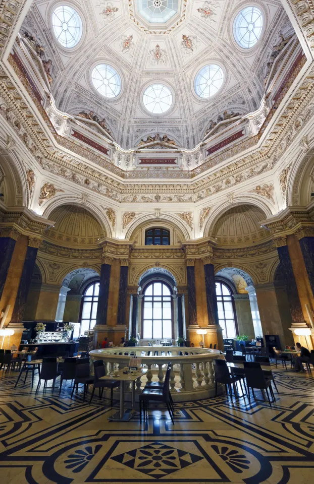 Natural History Museum, rotunda