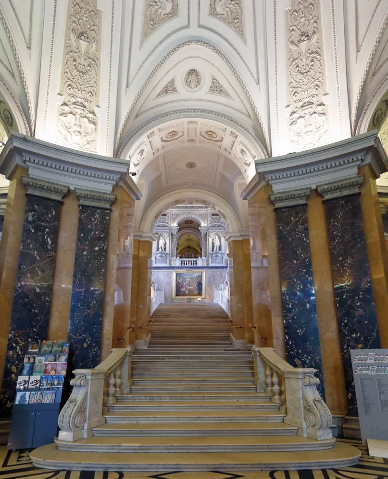 Natural History Museum, staircase from the lobby