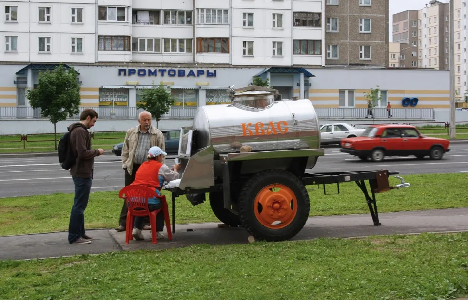 Kwas seller in a Minsk suburb