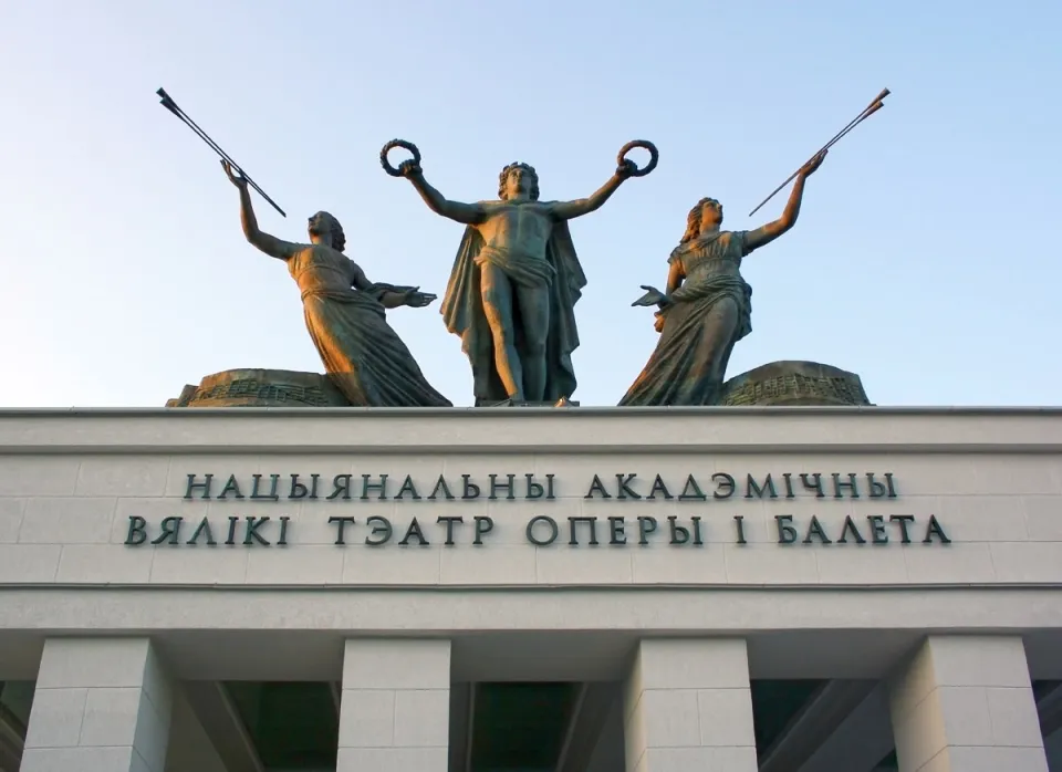 National Opera and Ballet of Belarus, statues above the portico