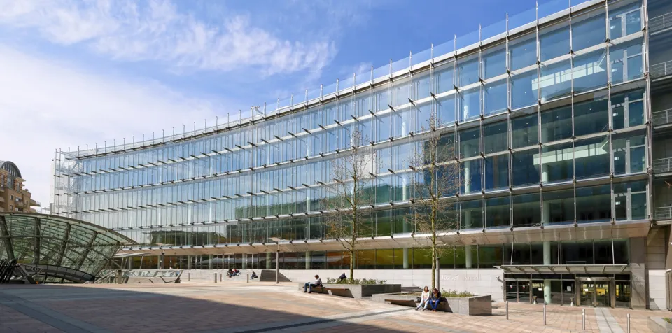 Espace Léopold, Jozsef Antall Building, glass facade