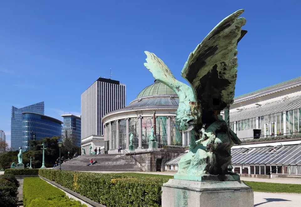 Botanical Garden of Brussels, Orangery, vulture sculpture