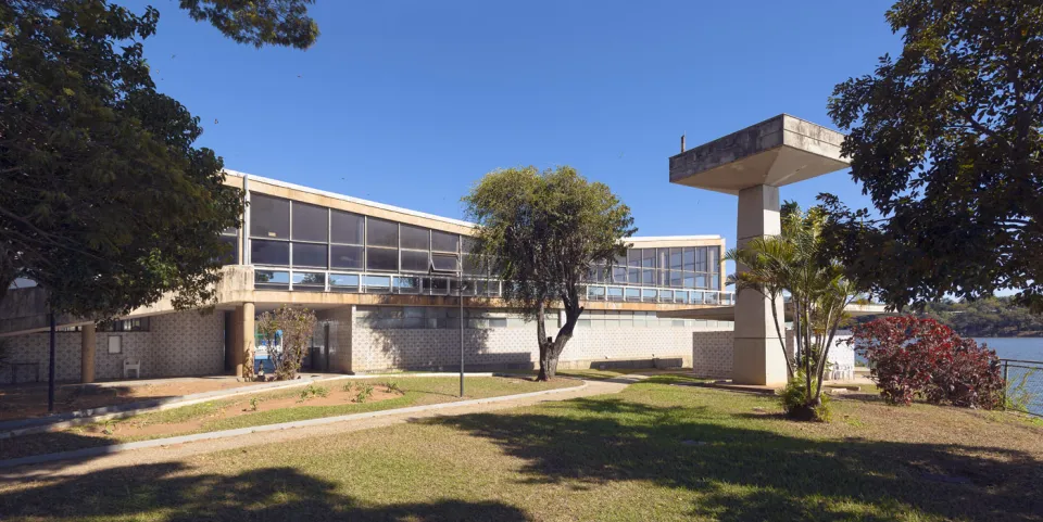 Iate Tênis Clube, east elevation