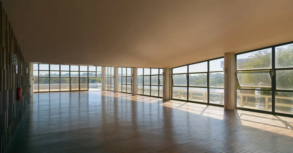 Iate Tênis Clube, Portinari Hall, south elevation
