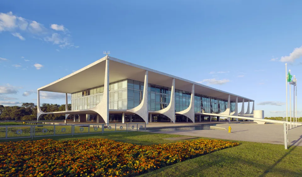 Planalto Palace, west elevation at sundown