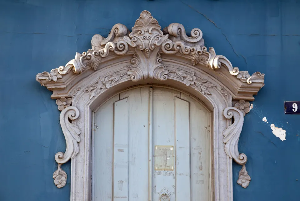 House Dom Sivério Square № 9, overdoor
