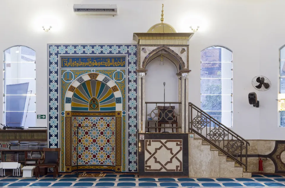 Omar Ibn Al-Khatab Mosque, mihrab and minbar