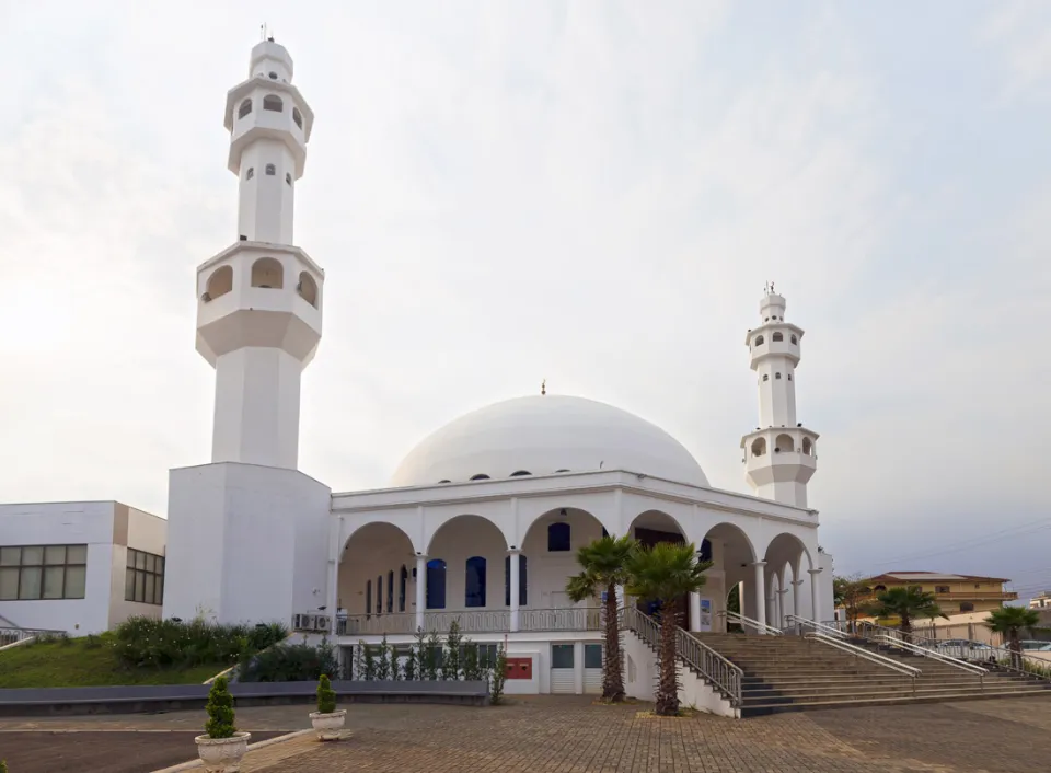 Omar Ibn Al-Khatab Mosque, west elevation