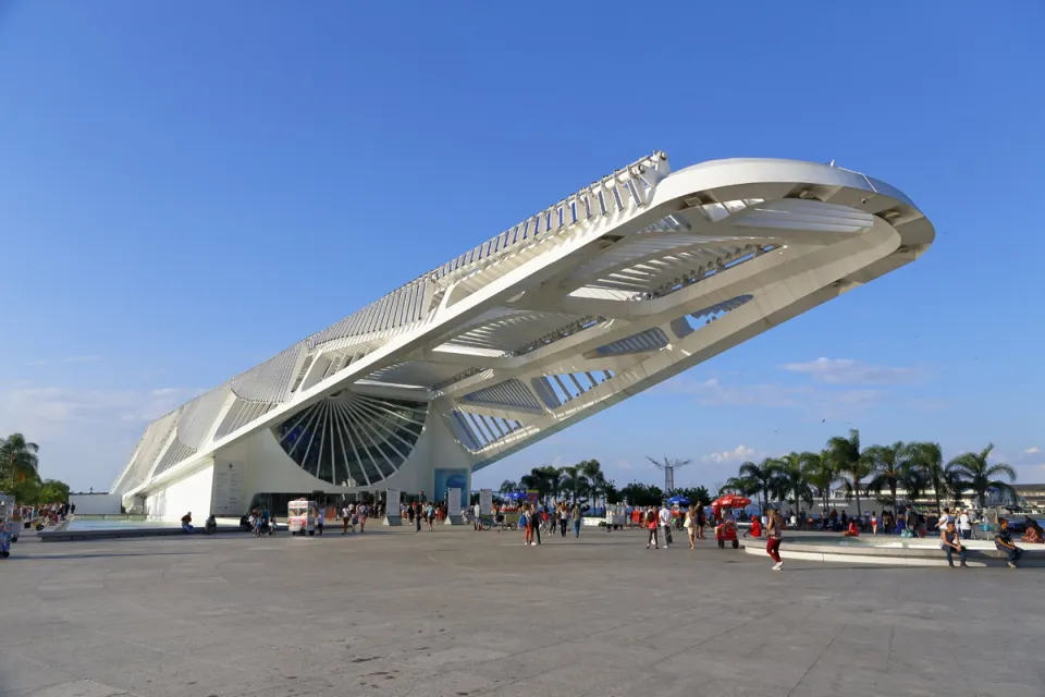 Museum of Tomorrow, cantilever canopy