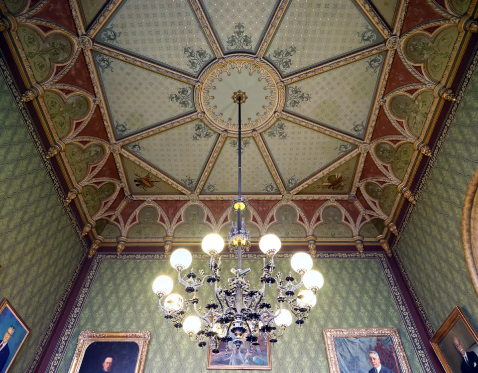 Royal Portuguese Cabinet of Reading, directors hall, ceiling with candelabra