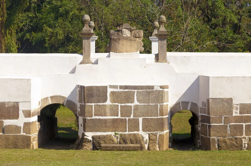 Guandu Bridge, central section (east elevation) Guandu Bridge, central section (east elevation)