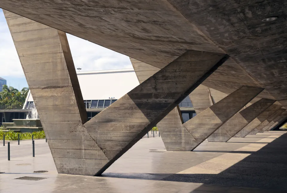 Museum of Modern Art of Rio de Janeiro, bases of the V-shaped pillars
