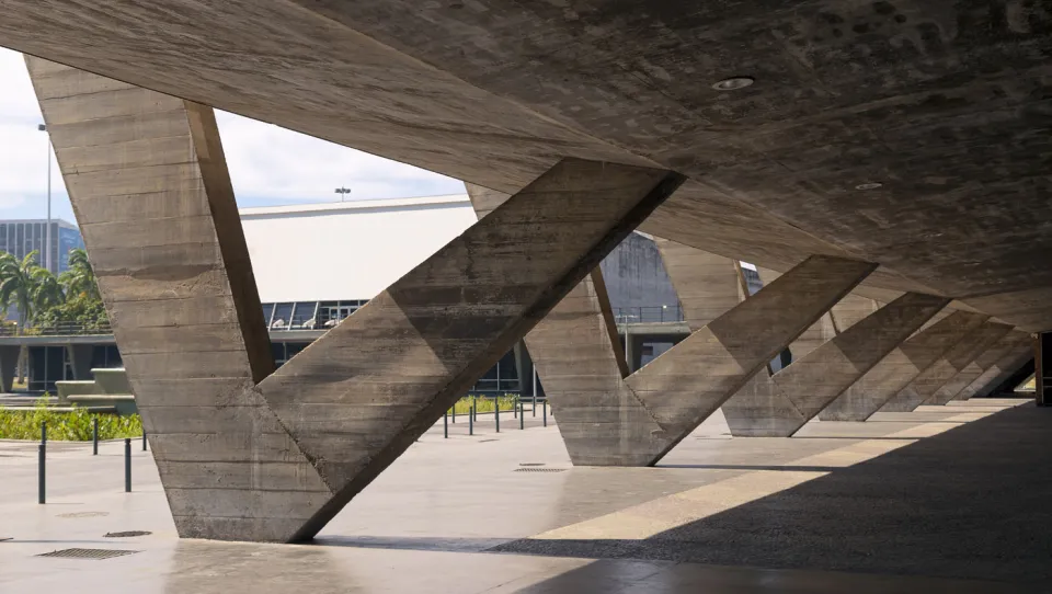 Museum of Modern Art of Rio de Janeiro, bases of the V-shaped pillars