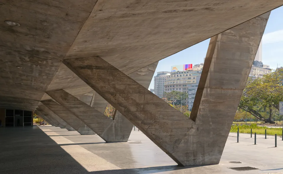 Museum of Modern Art of Rio de Janeiro, bases of the V-shaped pillars