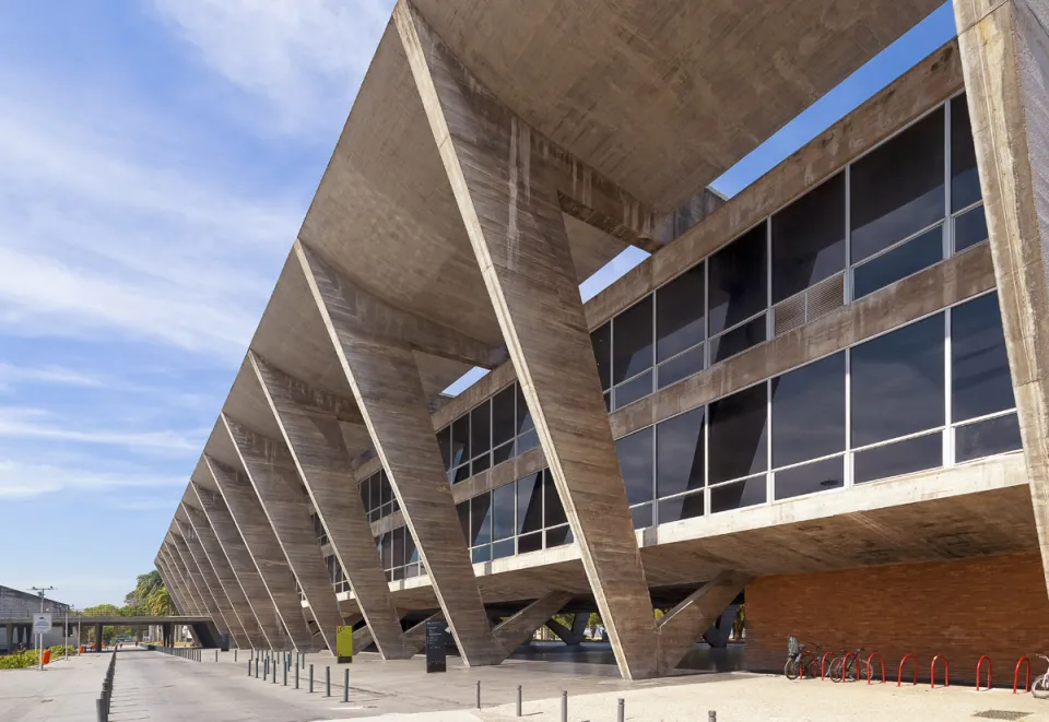 Museum of Modern Art of Rio de Janeiro, facade detail with V-shaped Museum of Modern Art of Rio de Janeiro, facade detail with V-shaped piers