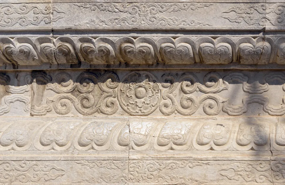 New Summer Palace, Sea of Wisdom, facade base with stone carvings