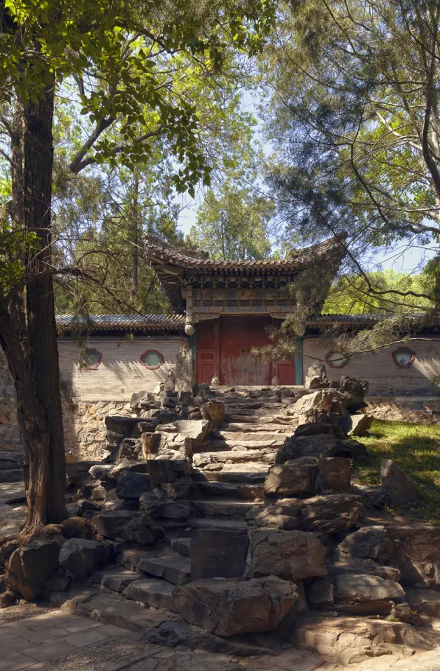 New Summer Palace, stairs to the entrance to Cloud Pine Nest