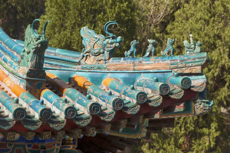 New Summer Palace, ridge beasts of an outbuilding of Baoyun Pavillon