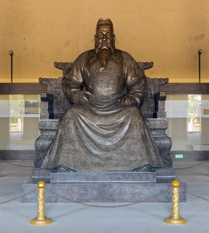 Ming Changling Mausoleum, Hall of Blessing and Grace (Ling'en Hall), statue of Yongle Emperor Zhu Di