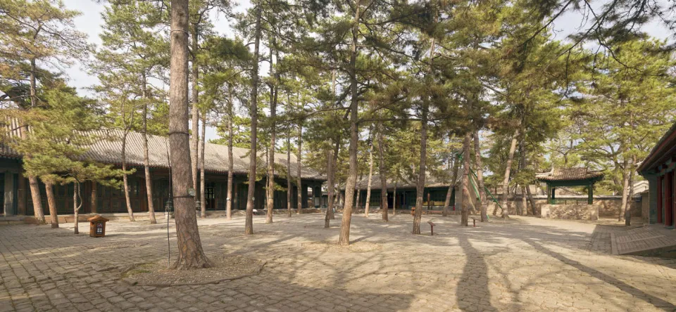 Chengde Mountain Resort, Hall of Frugality and Placidity, forecourt