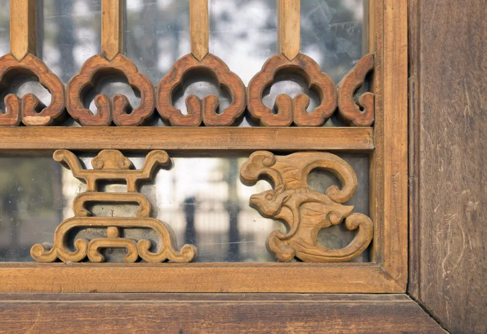 Chengde Mountain Resort, Hall of Frugality and Placidity, window frame carvings