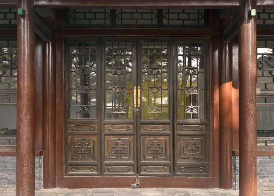 Chengde Mountain Resort, Long-Life Pavilion (Wansui Zhaofang), door of the eastern outbuilding