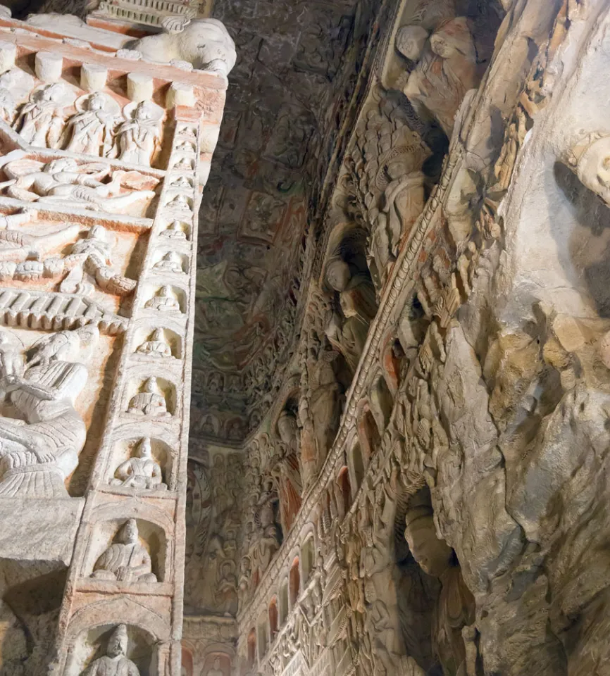 Yungang Grottoes, inside cave 6