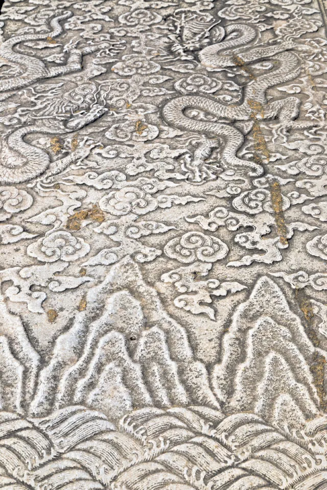 Ming Changling Mausoleum, Ling'en Gate, detail of the relief of the marble terrace