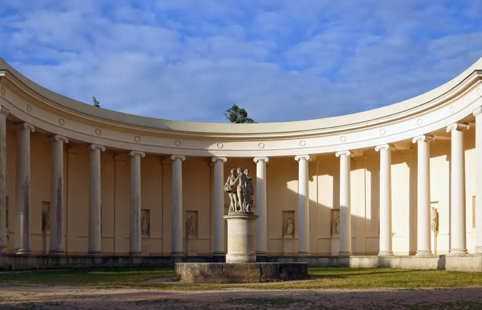 Temple of the Three Graces, colonnade