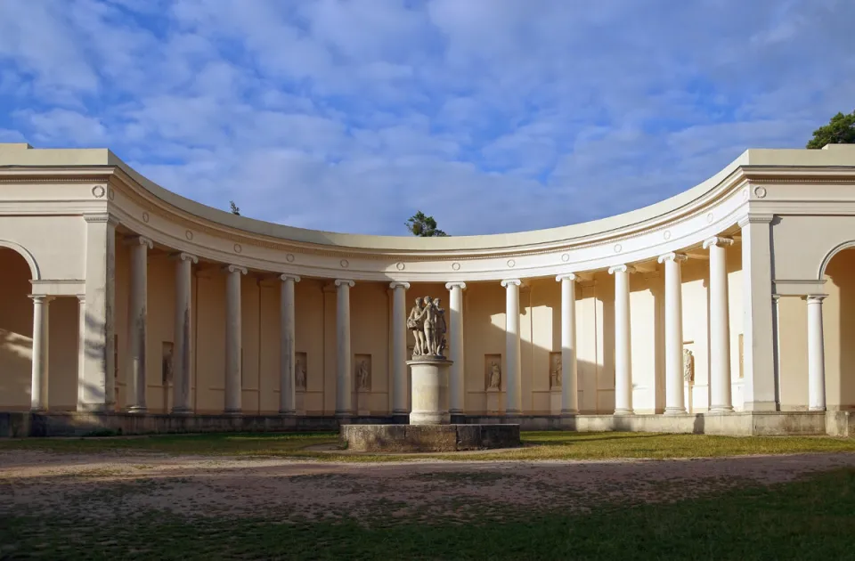 Temple of the Three Graces, colonnade