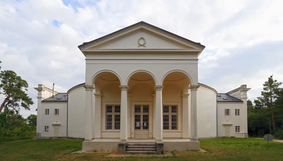 Temple of the Three Graces, rear side