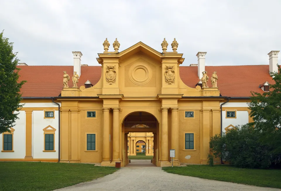 Lednice Castle, Stables and Riding Hall, eastern gate (west elevation)