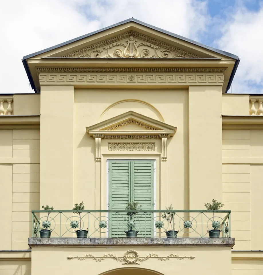 Pond House, facade detail with balcony