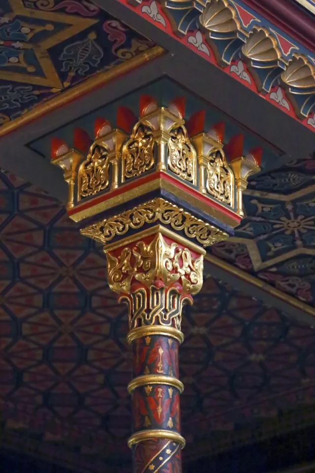 Spanish Synagogue, column