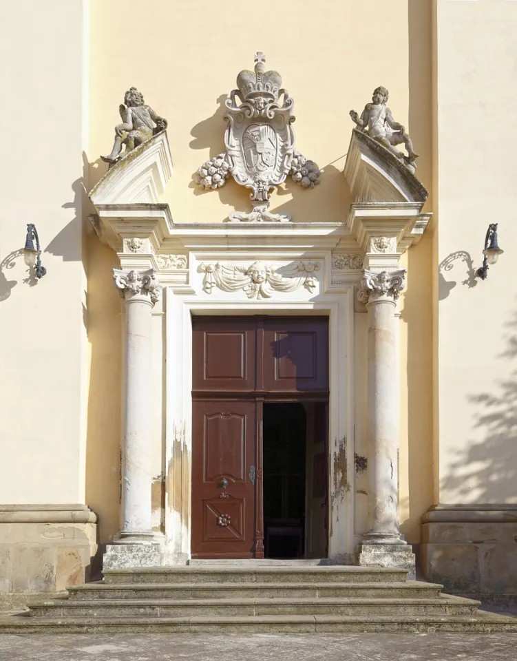 Church of the Assumption of the Virgin Mary, main portal