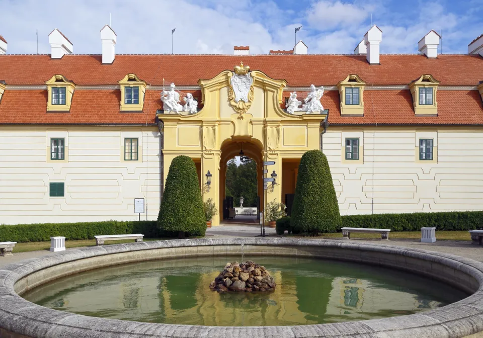 Valtice Castle, Court of Honour with fountain