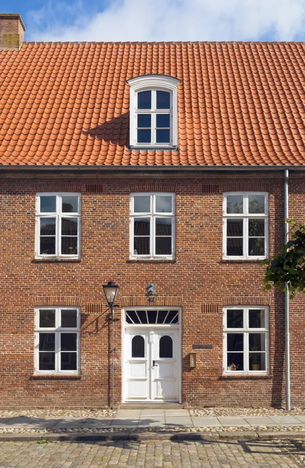 Moravian Brethren’s Boys’ School, Main Building (Lindegade № 15), facade detail