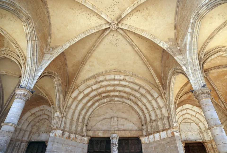 Basilica of Our Lady of Beaune, romanesque tympanum and gothic portikus