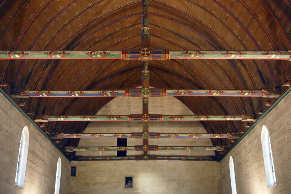 Hospices de Beaune, wooden barrel vault ceiling of the Hall of the Poor