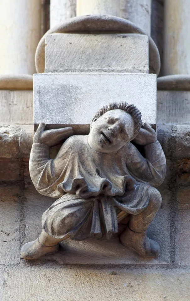 Hôtel Aubriot, facade sculpture