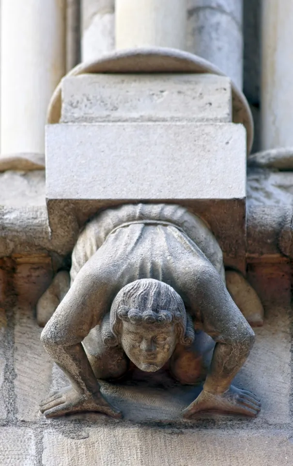 Hôtel Aubriot, facade sculpture