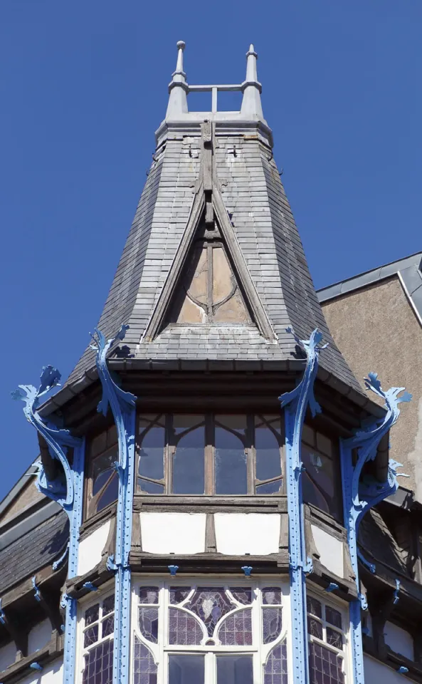 Génin-Louis Store, oriel top and roof